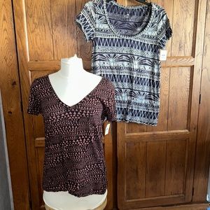 Lot of 2 NWT⭐️Cute & Comfy TEES with Stretch💕Both Size SMALL by BDG🌺